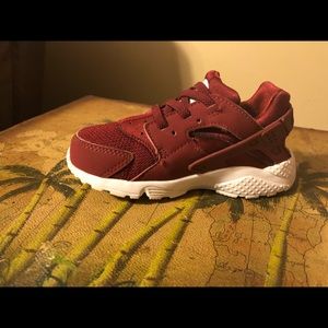 Nike toddler shoes size 9